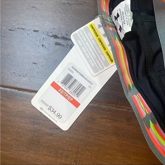 Under Armour Ladies Compression Shorts - Picture 2 of 4